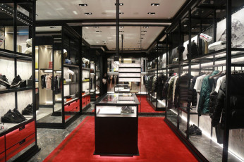 moncler boutiques