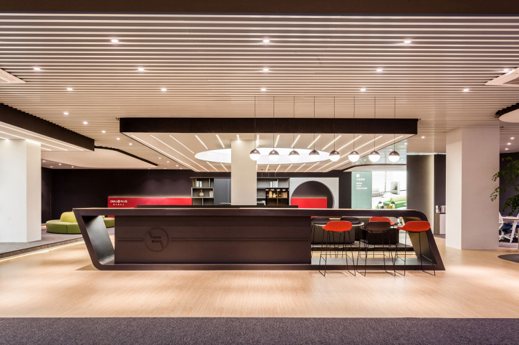 Deli PLUS Showroom