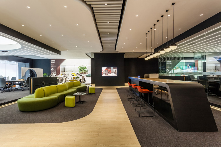 Deli PLUS Showroom